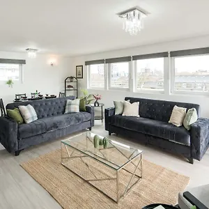 Apartment Canarywharf By Sleepy, London